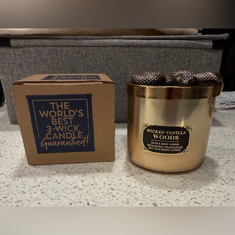 Bath & Body Works Halloween 3 Wick Candle - Wicked Vanilla Woods